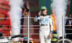 开云体育下载-迈凯伦力克红牛车队，诺里斯统治全场的简单介绍