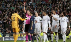 开云体育入口-千里之战：巴萨傲视群雄，皇马强劲追击