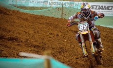 开云体育平台APP-范戴克爆发难挽败局，马德里竞技补时绝杀芬兰劲旅