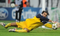 开云下载-德里赫特的交响诗，季后赛抢七之夜的节奏大师