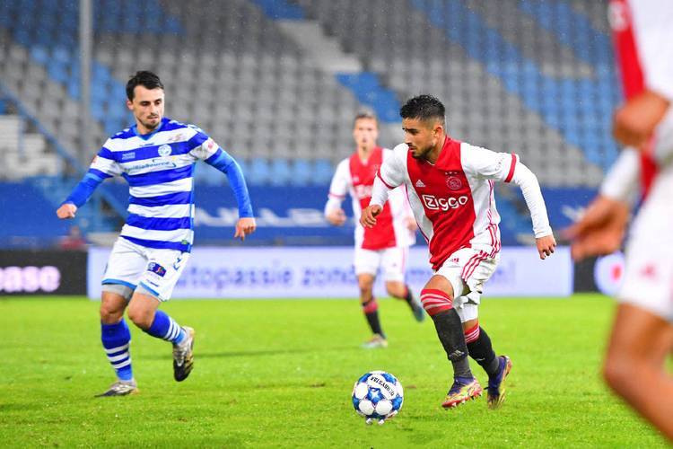 关于阿贾克斯逆袭巴伦西亚,赢得关键胜利的信息 关于阿贾克斯逆袭巴伦西亚,赢得关键胜利的信息