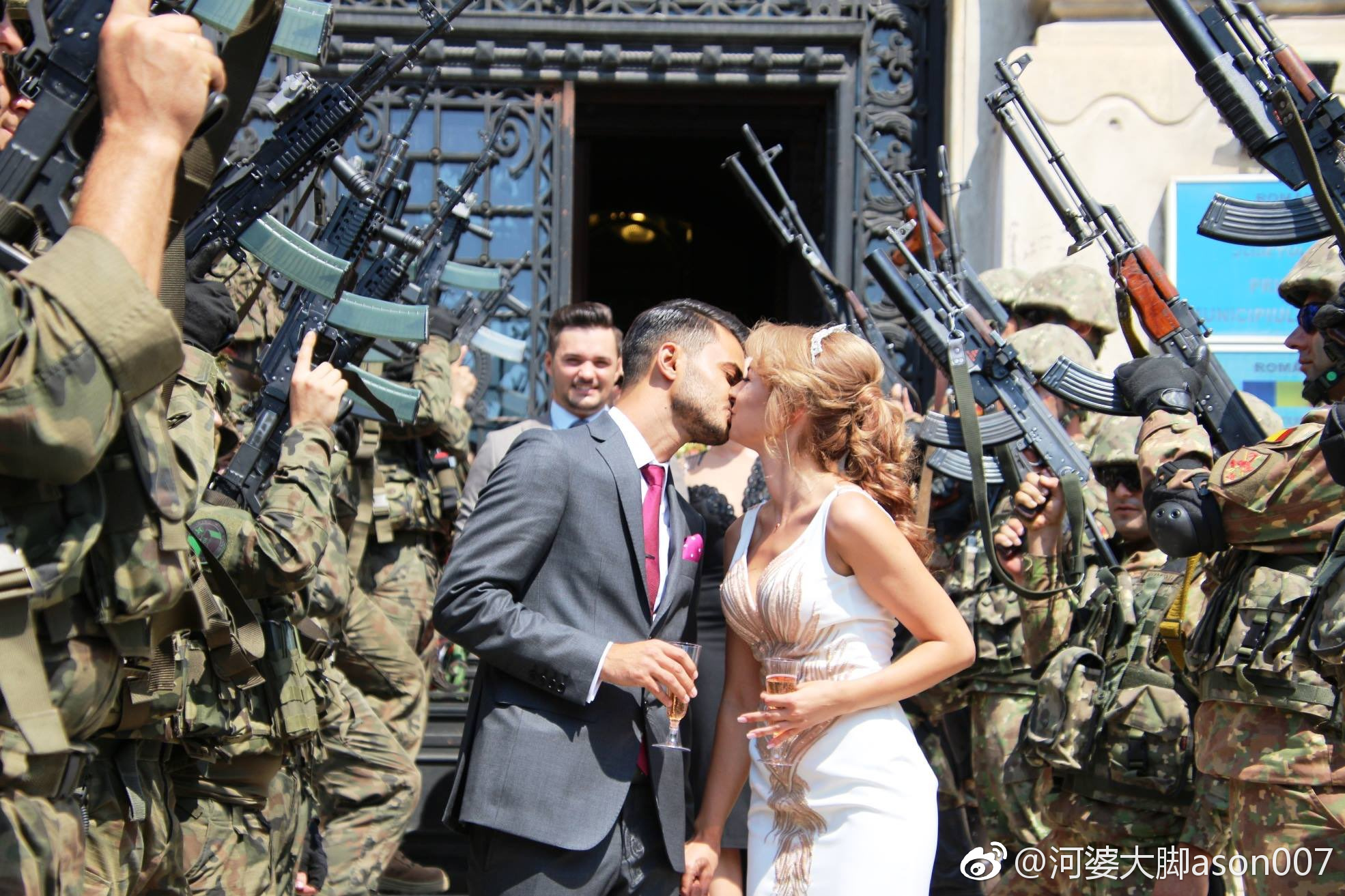 包含密尔顿凯恩斯0-1小胜布拉索夫，罗马尼亚克拉约瓦1-1战平德里亚的词条