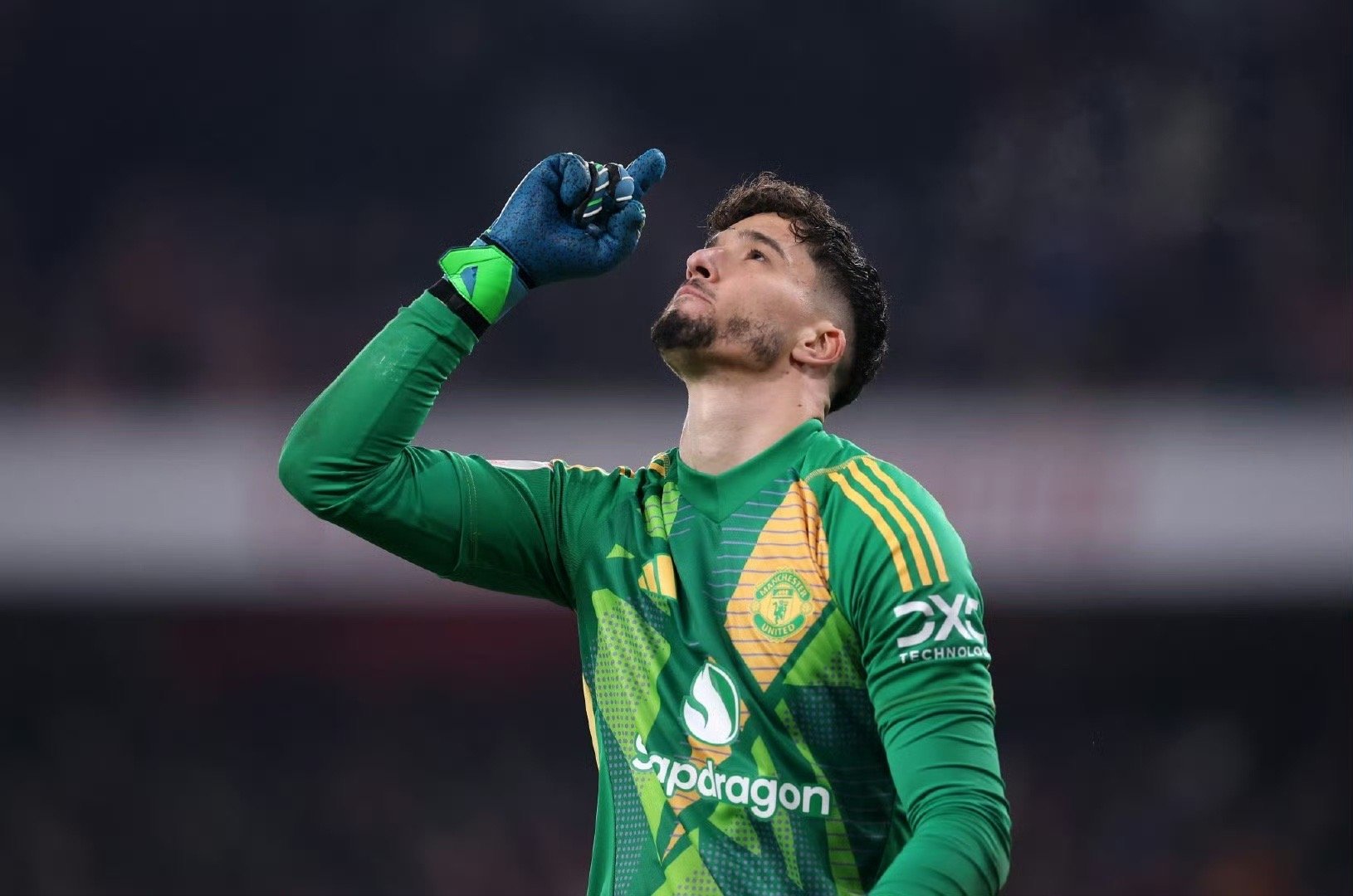 包含红魔球员锲而不舍，终于战胜强敌的词条