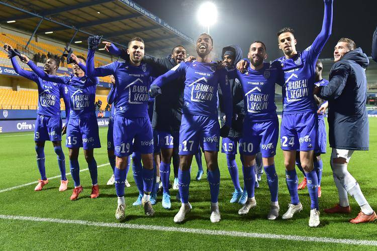 亚眠前锋连续三轮进球,状态正佳 亚眠前锋连续三轮进球,状态正佳