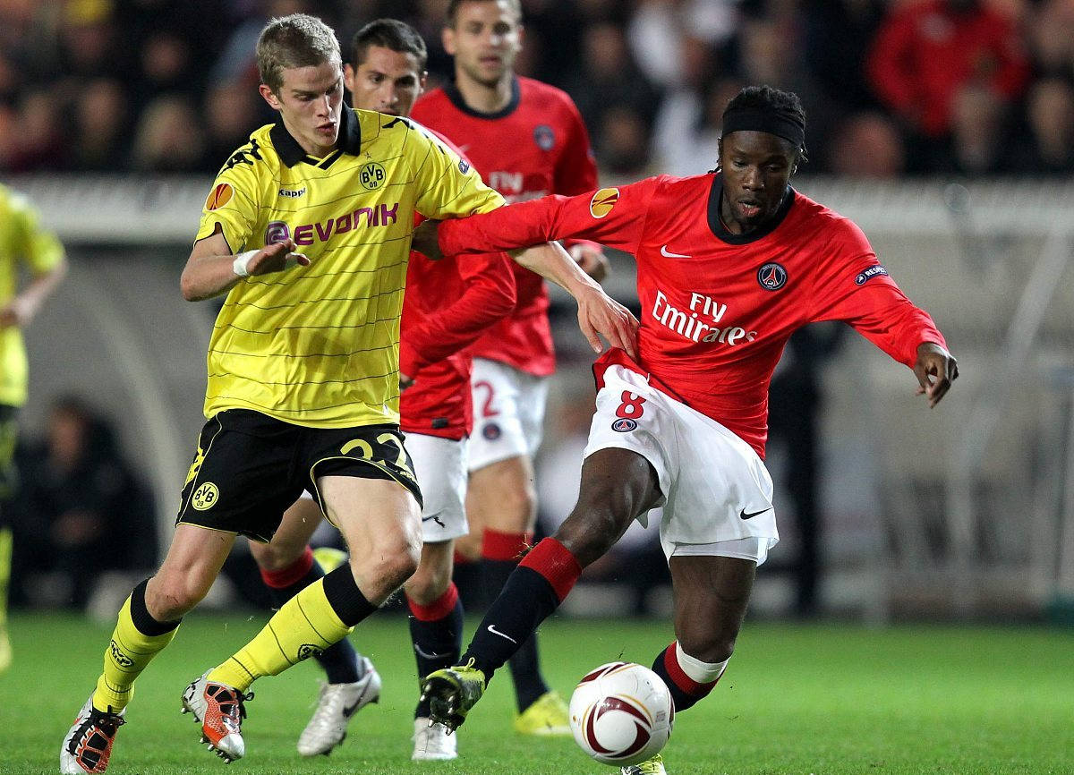 关于摩纳哥客场战胜对手，保持中游位置的信息