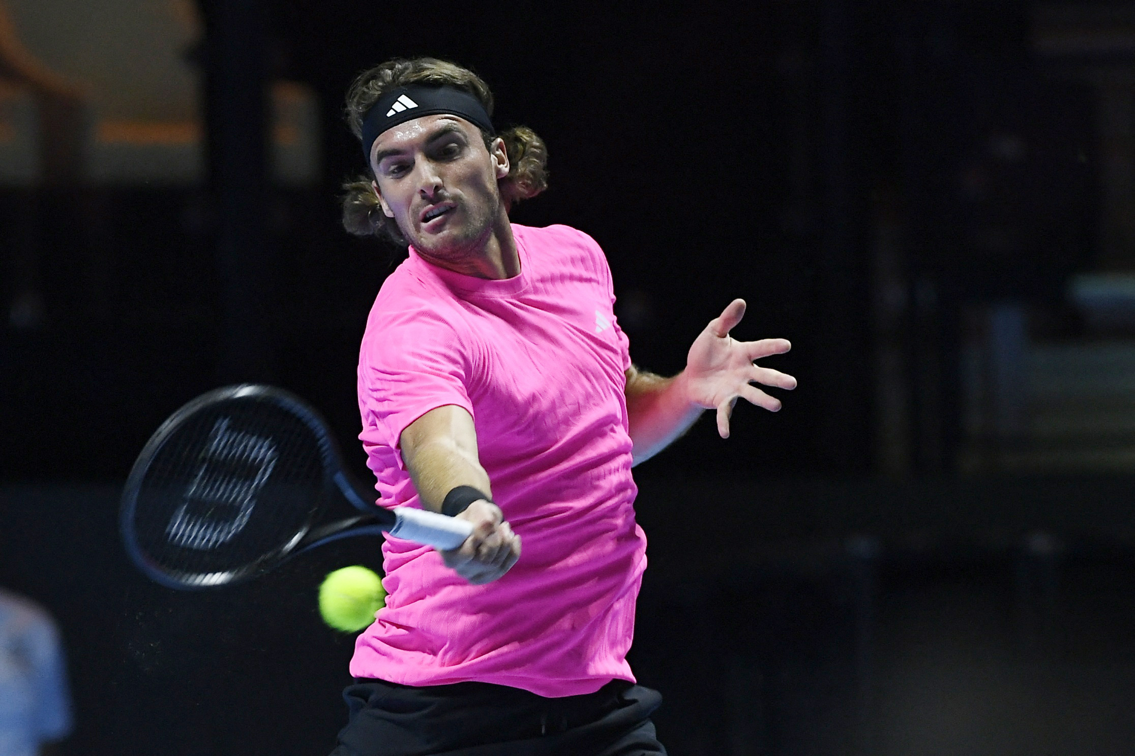 关于日本网球队绝杀西班牙网球队，西西帕斯统治全场的信息