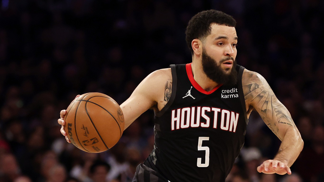 尼克斯完胜辽宁队，范弗利特带队取胜的简单介绍