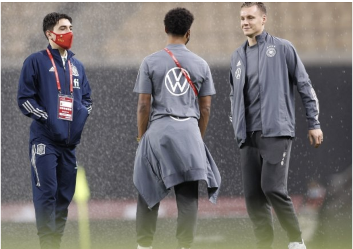 包含日本队轻取德国队，黄鸭组合统治全场的词条