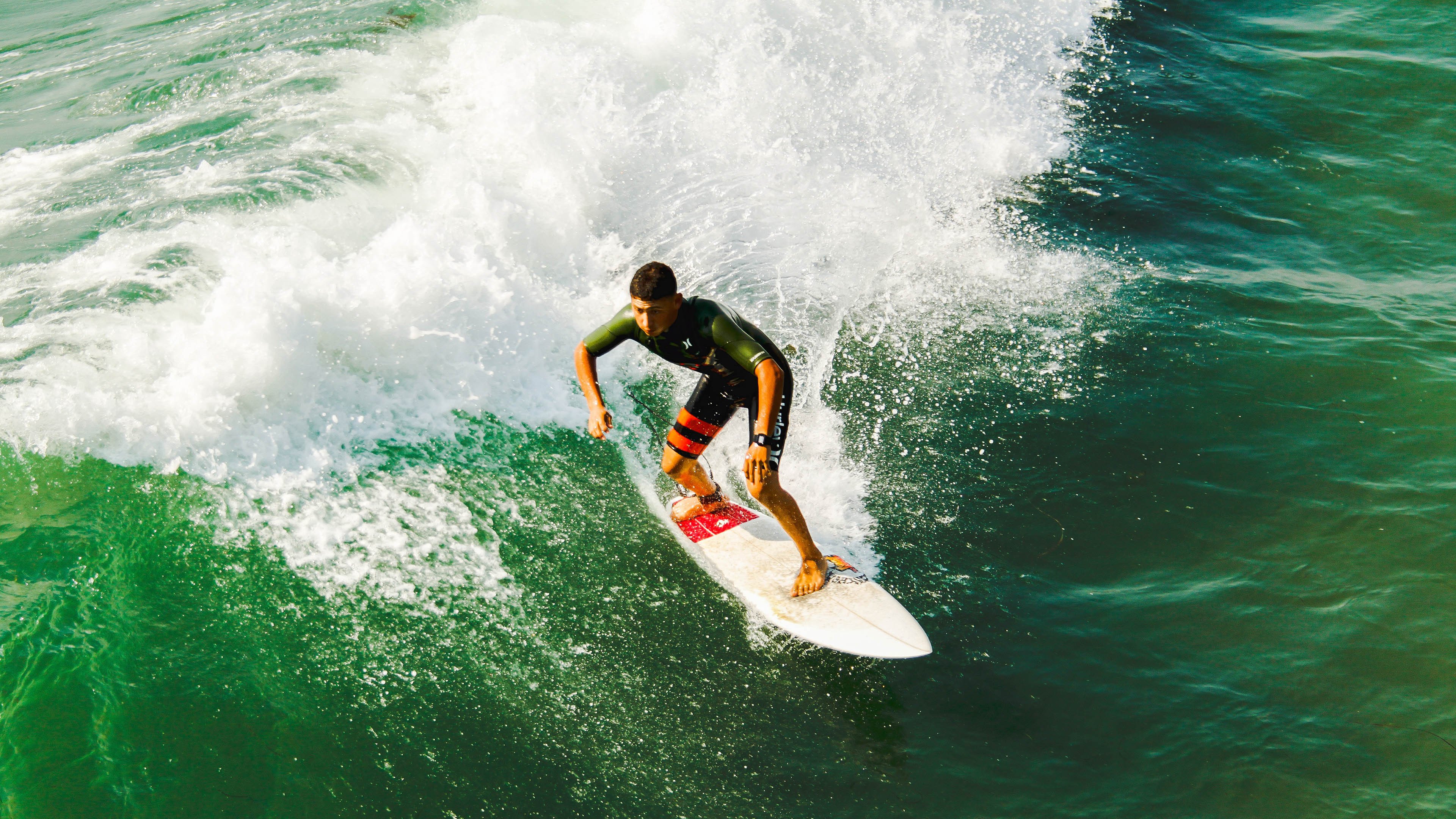 绿白军团与红军的对决，姆巴佩连续破门，拉开新时代的差距