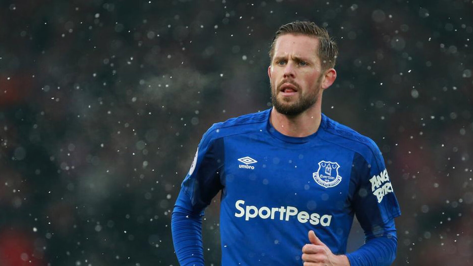 掘金完胜四川队，詹姆斯扛起全队，一场跨越时空的篮球对话